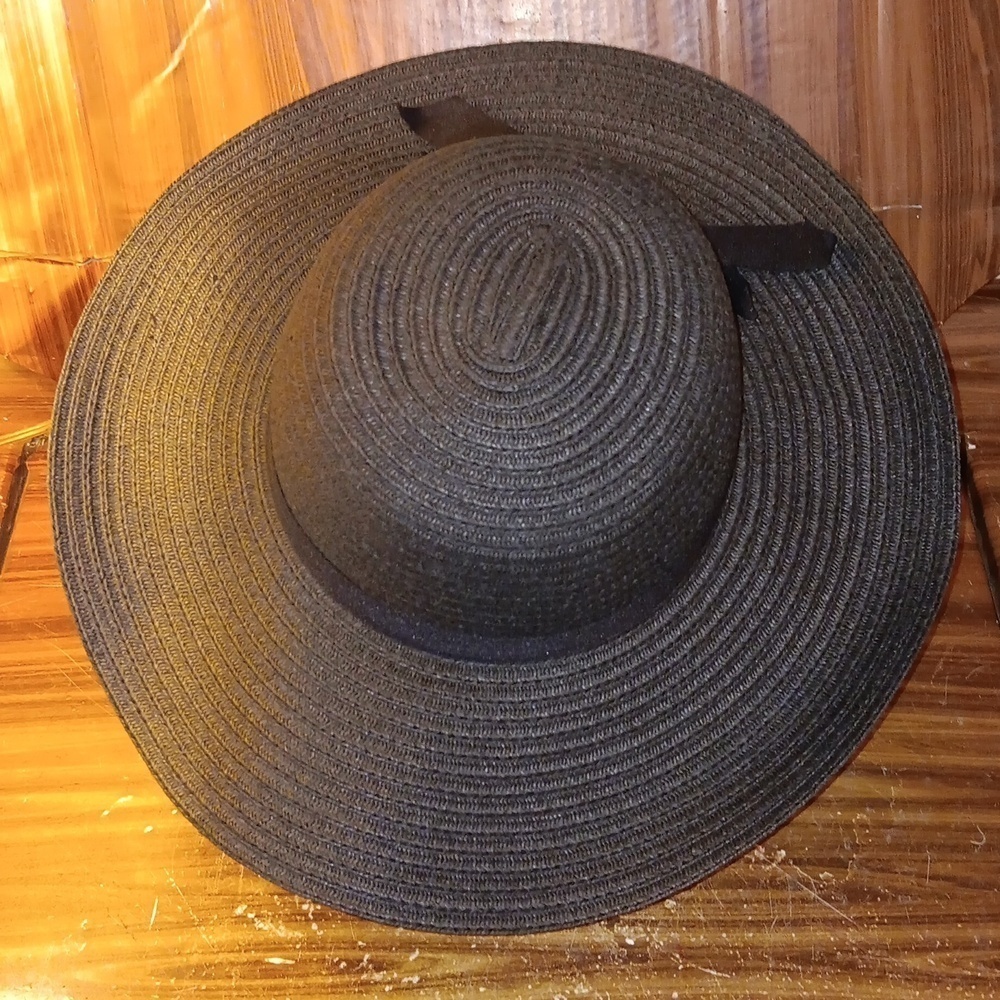 Woman's black sun hat